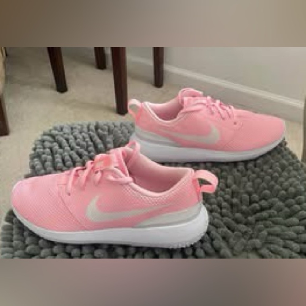 Nike Girls Pink Mesh Golf Shoes with White Swoosh 6Y - Picture 2 of 4